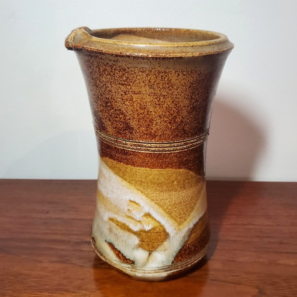 Tonala Mexican folk‎ art pottery, sandstone, Artist signed 'Blue' / 7.75" tall - Picture 5 of 9